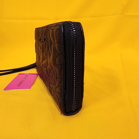 Betsey Johnson Black Quilted Daisy Flower Spring Wallet Wristlet Zip Around NEW - Picture 6 of 13